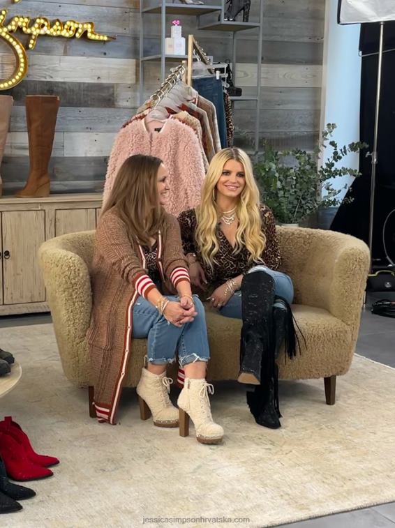 u centru pozornosti ravne traperice s visokim usponom u plavoj boji Jessica Simpson PZR6D417