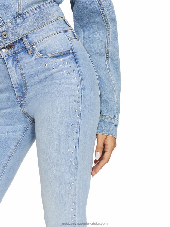 u središtu pažnje ravne traperice visokog rasta u bluesu Jessica Simpson PZR6D467